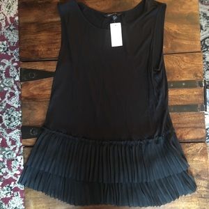 Banana Republic blank tank with pleats. Size m NWT
